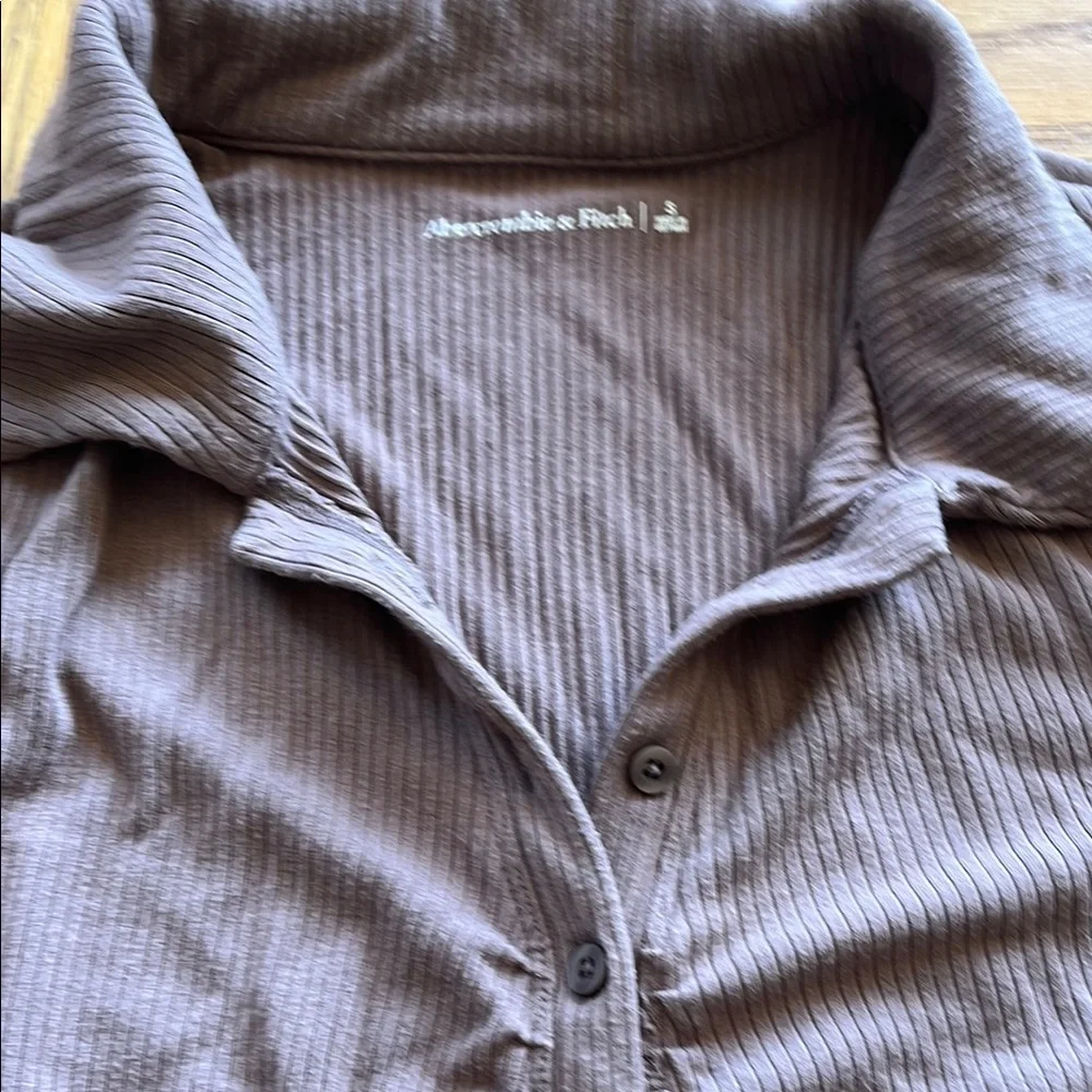 A&F Brown Ribbed Button-Up Top - Picture 2 of 3